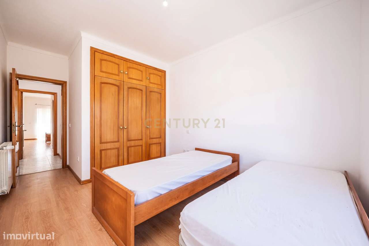 APARTAMENTO T3 COM GARAGEM E SÓTÃO | BUARCOS-12