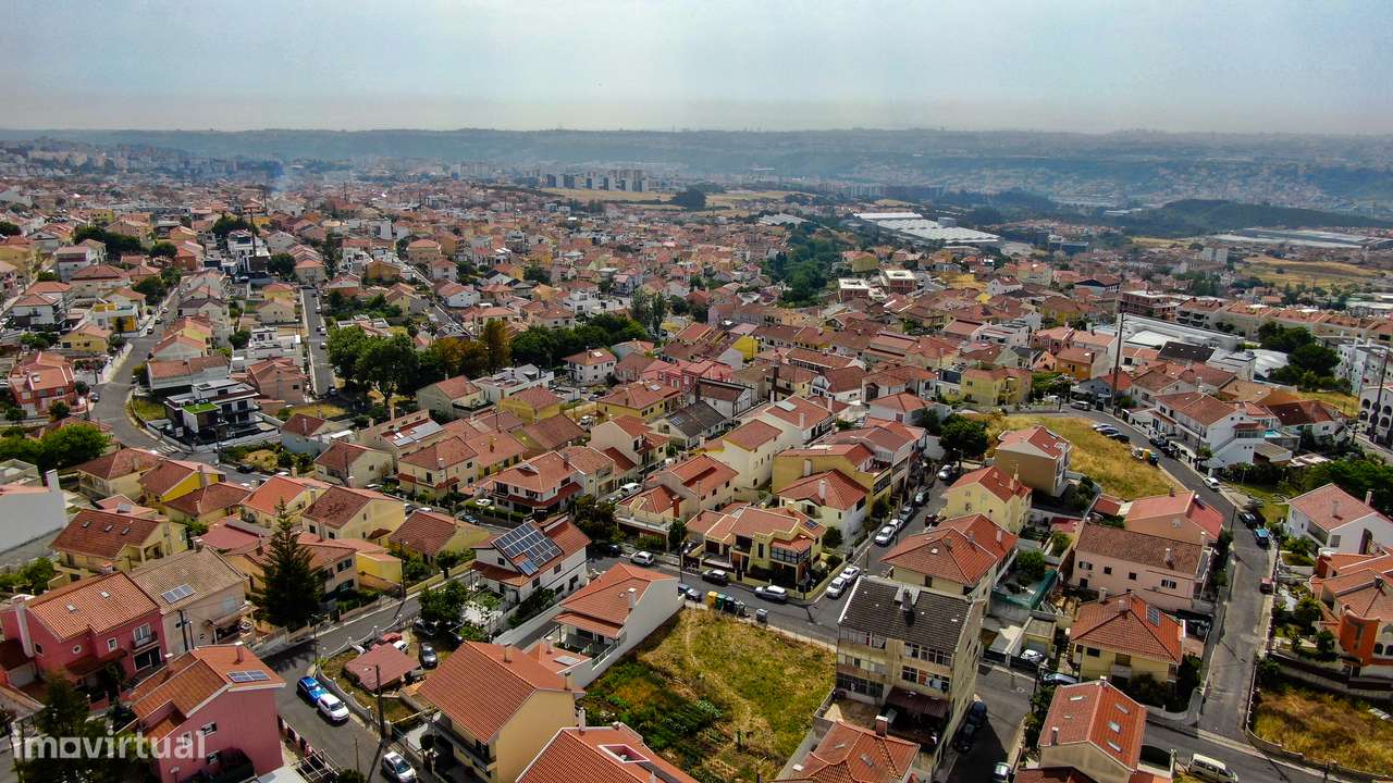 Moradia T3 | 212m2 | c/Jardim e Garagem | Odivelas-33