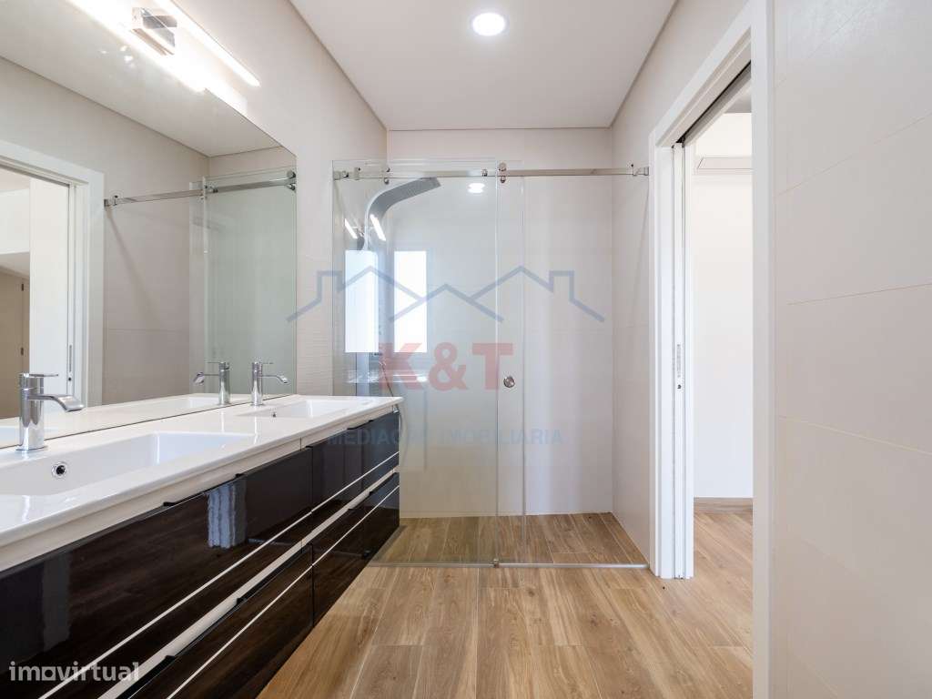Moradia V3 com Piscina - Mexilhoeira Grande-18