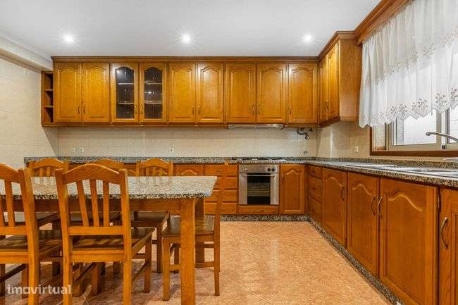 Moradia geminada T4 em Azurém - Grande imagem: 4/26