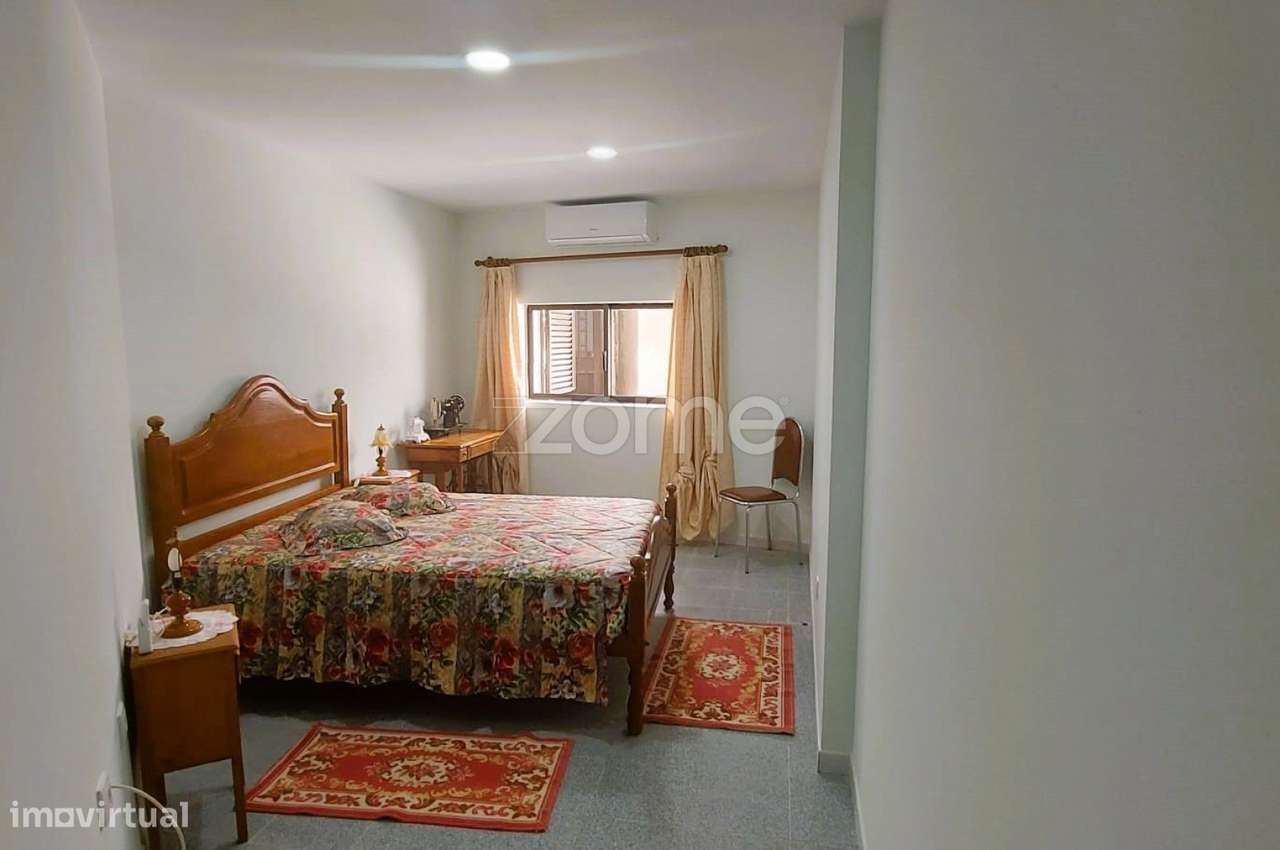 Moradia T3 em Cimo de Vila da Castanheira-5