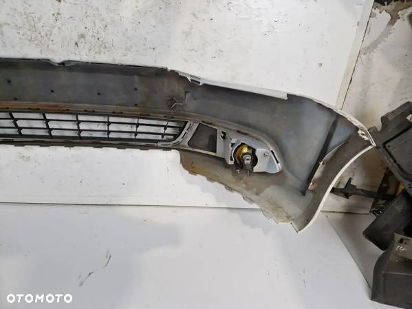 Volkswagen Jetta II 5C6 zderzak przedni przód. - 7