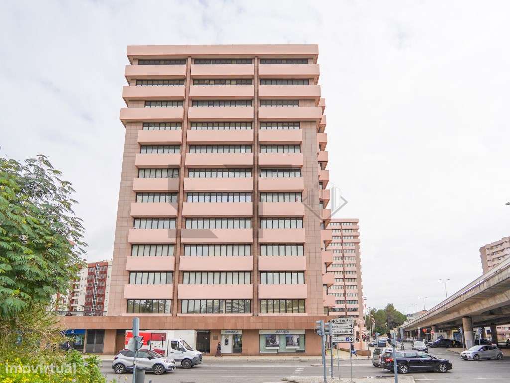 Escritório com Garagem para Arrendamento nas Laranjeiras, Lisboa - Grande imagem: 3/26