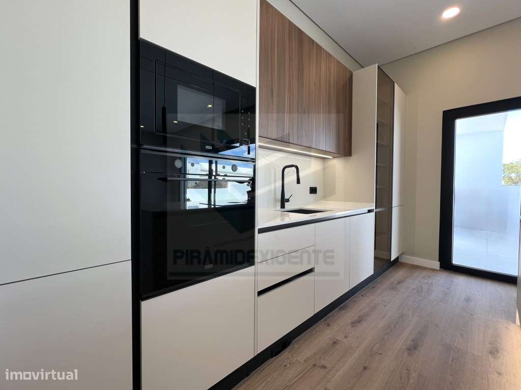 CHARMOSA! Moradia Construção NOVA Isolada, Azeitão! Central!-8