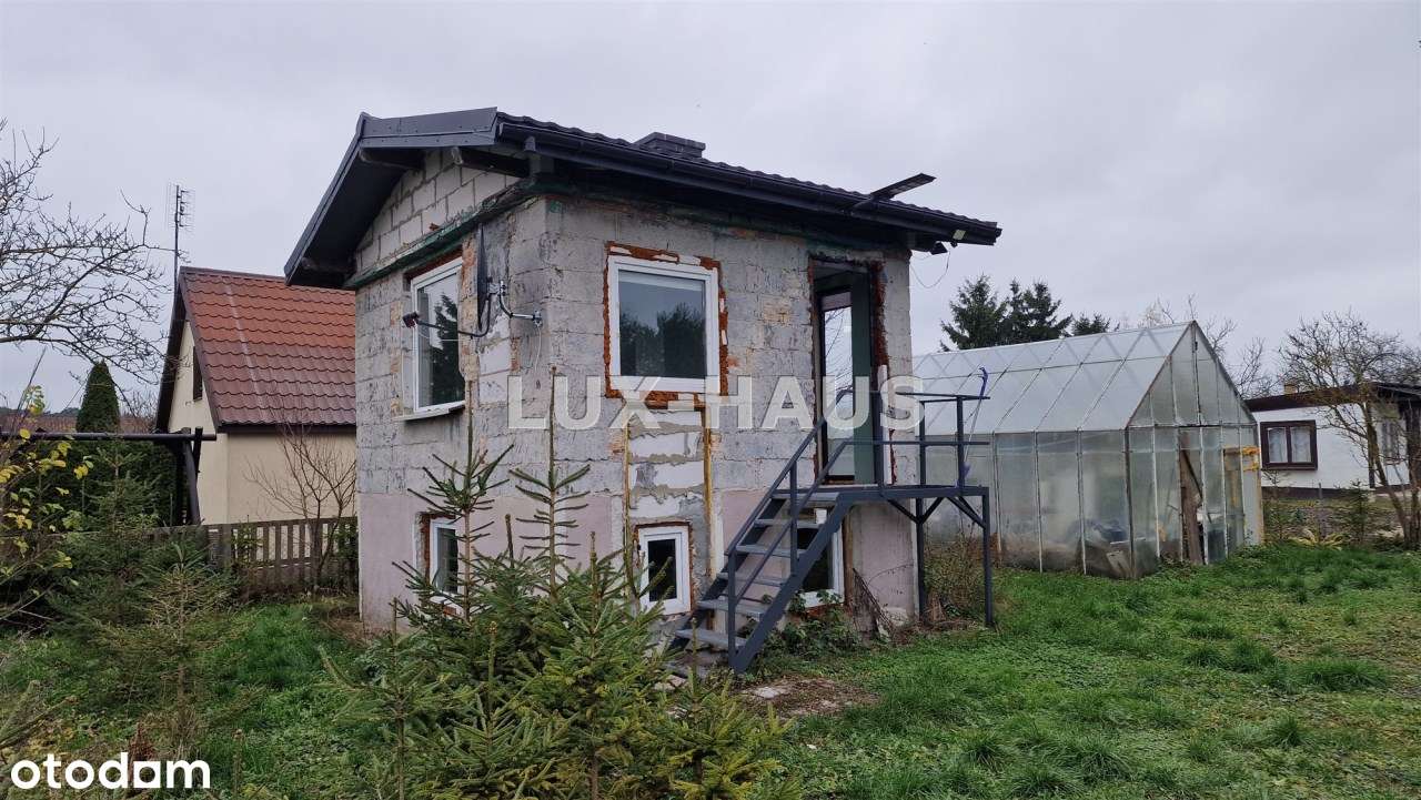 TYLKO U NAS! Działka ROD z domkiem piętrowym do wykończenia w Szubinie-0