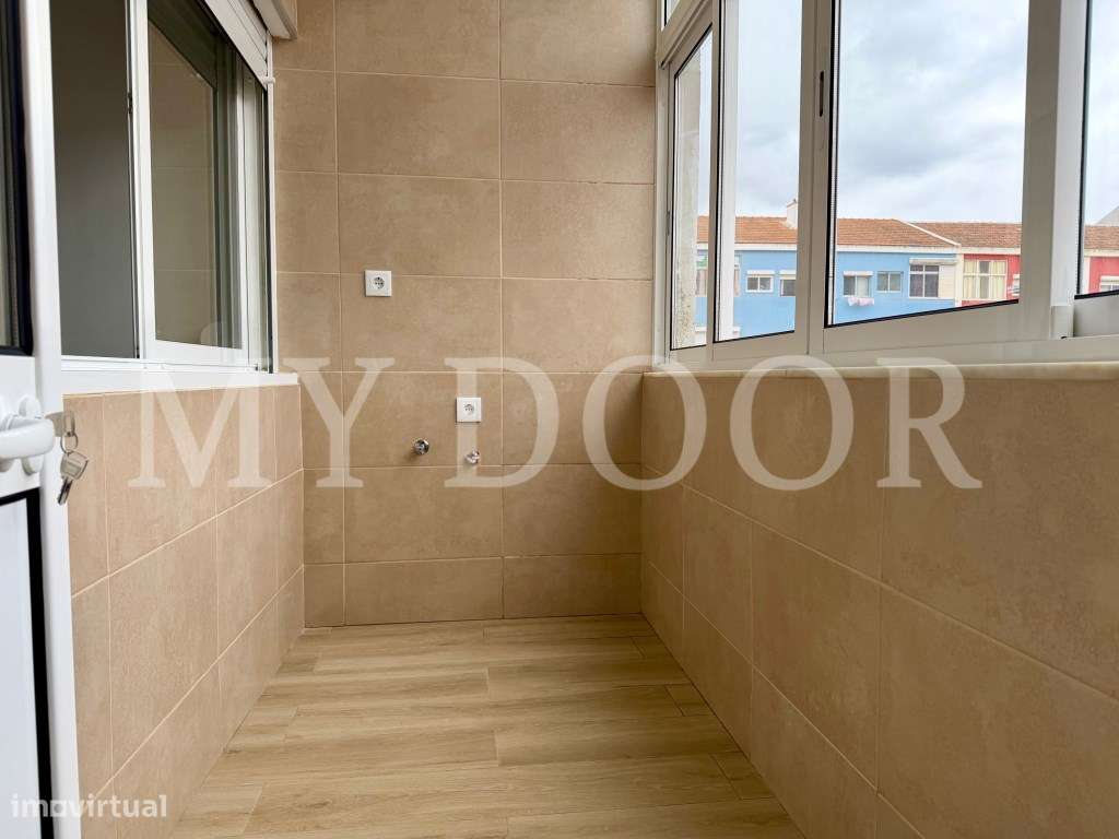 Apartamento p/ Venda - T2 - Barreiro - 2º andar - Central-16