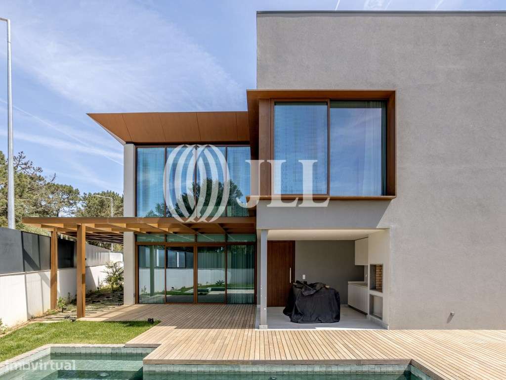 Moradia T4 com jardim e piscina no Estoril - Grande imagem: 1/63