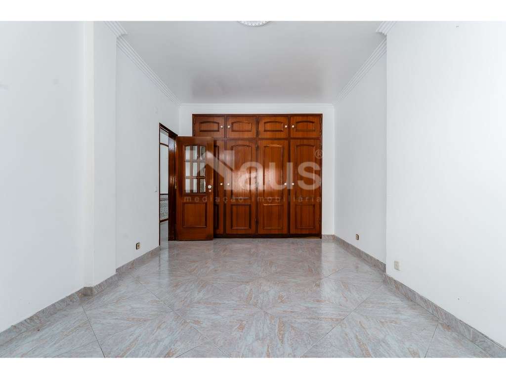 Moradia isolada T4 térrea com garagem-16