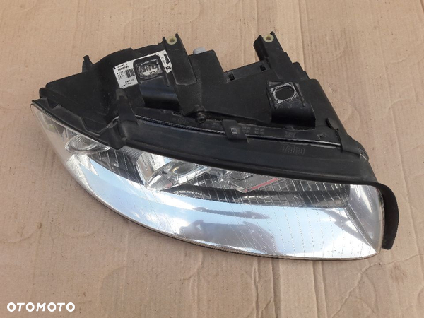 LAMPA XENON PRAWY PRZOD AUDI A4 B6 - 3