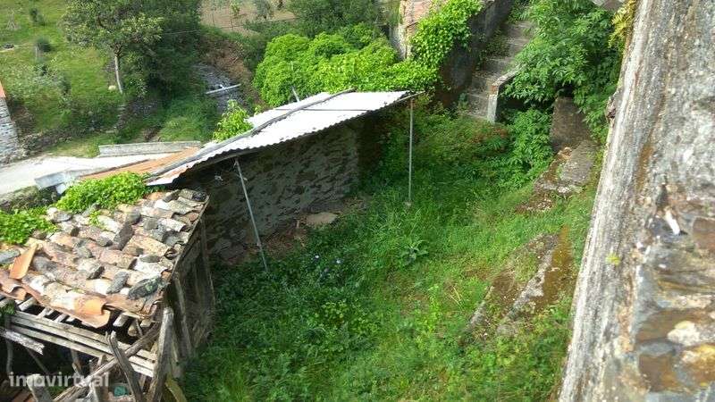 Vende se Casa com Quintal - Grande imagem: 2/6