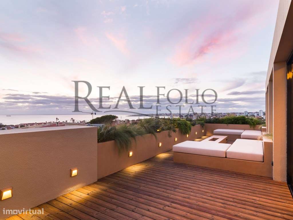 Moradia T5 com acabamentos de luxo e vista panorâmicas sobre a Baia...-28