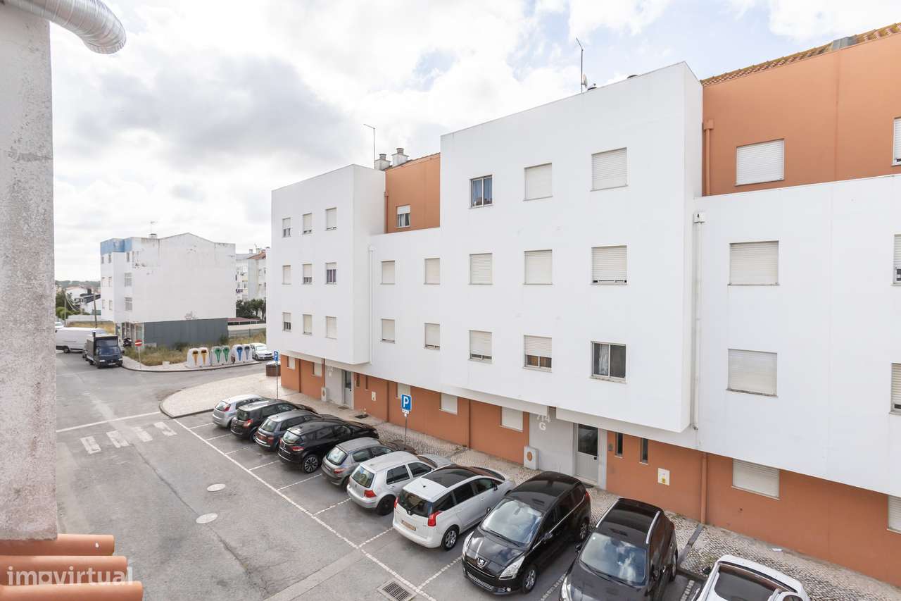 Apartamento T2 com Arrecadação-13