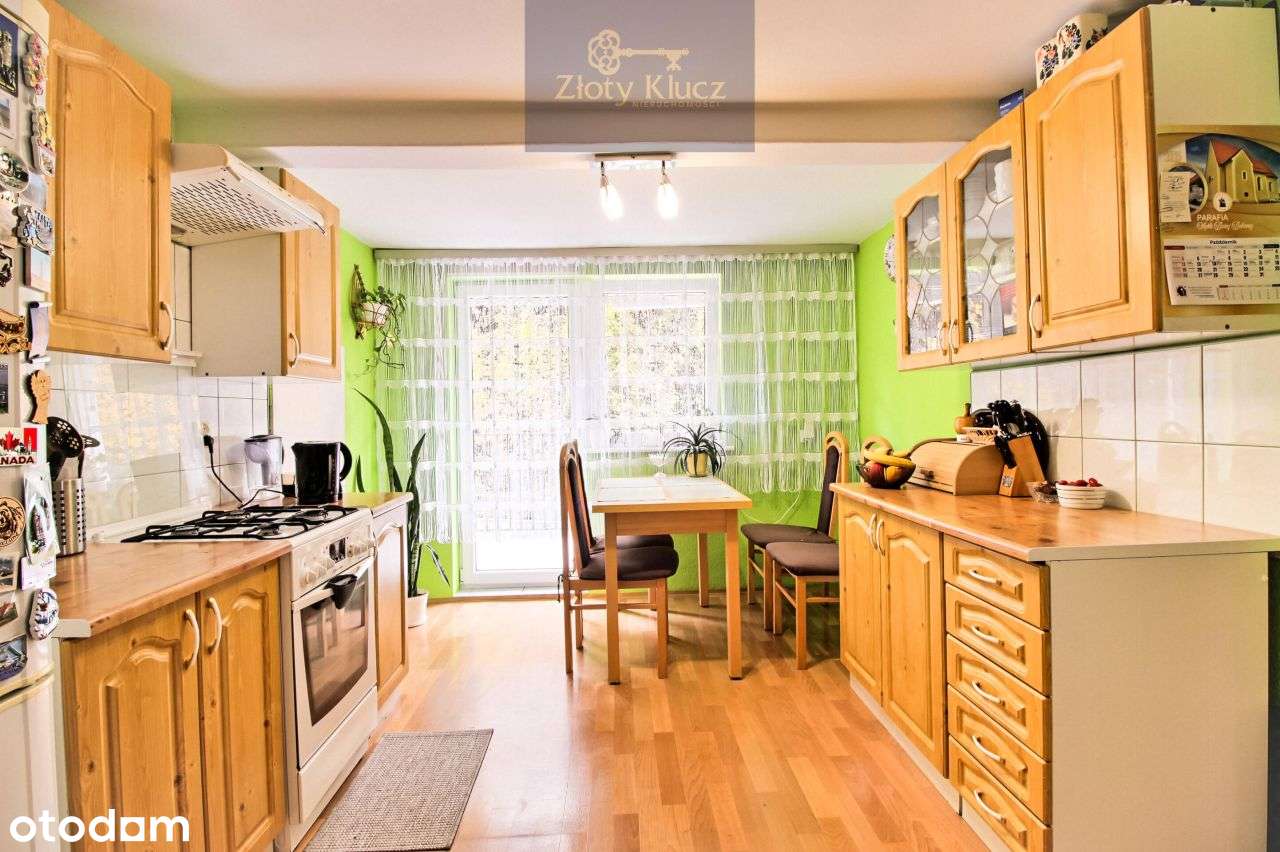 Dom z tarasem-5 pokoi-ogród-dwa garaże murowane-1