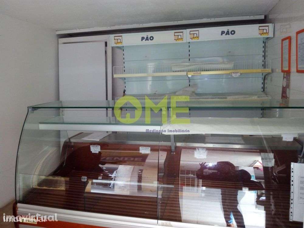 Loja perto do Santuário de Fátima - Grande imagem: 4/6