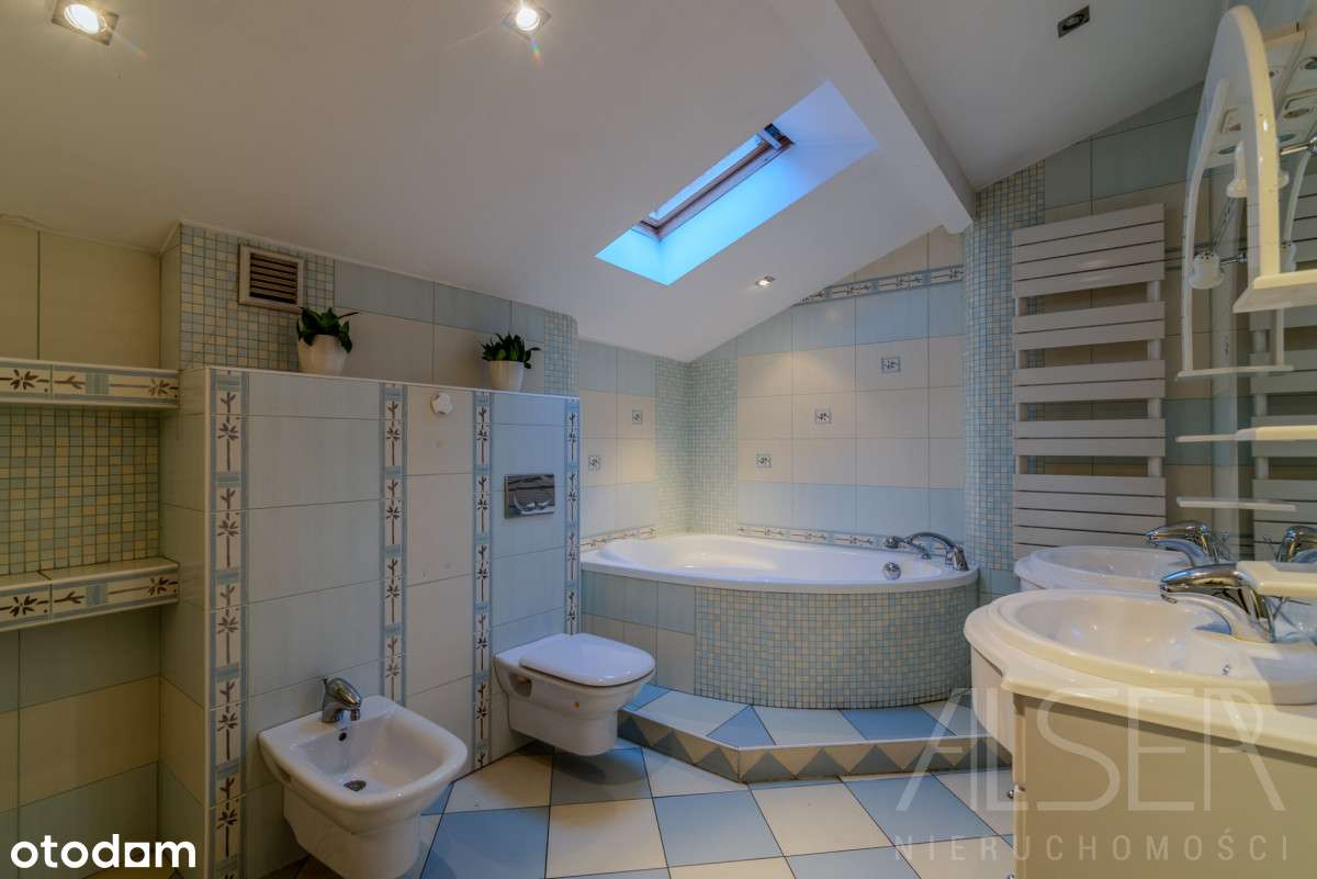 Dom na Osiedlu Bajkowym + Budynek Mieszkalno-Gosp.-15