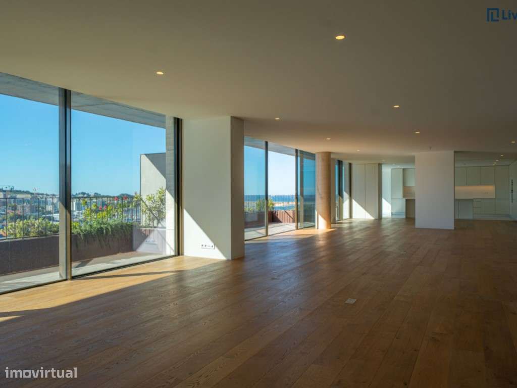 Espetacular T3 com 500m2 e vistas-11