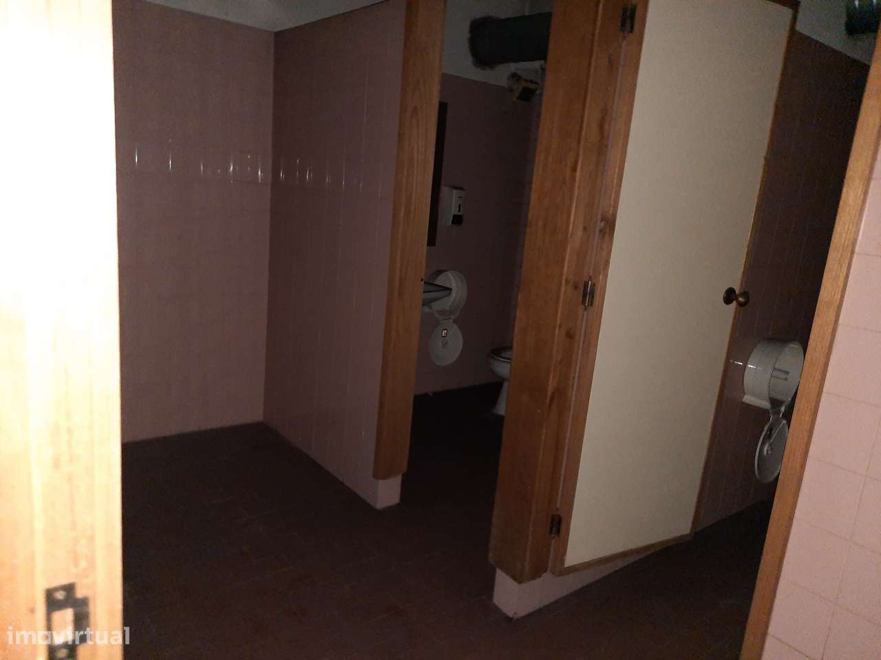 Imóvel comercial em Ermesinde com 564 m²-18