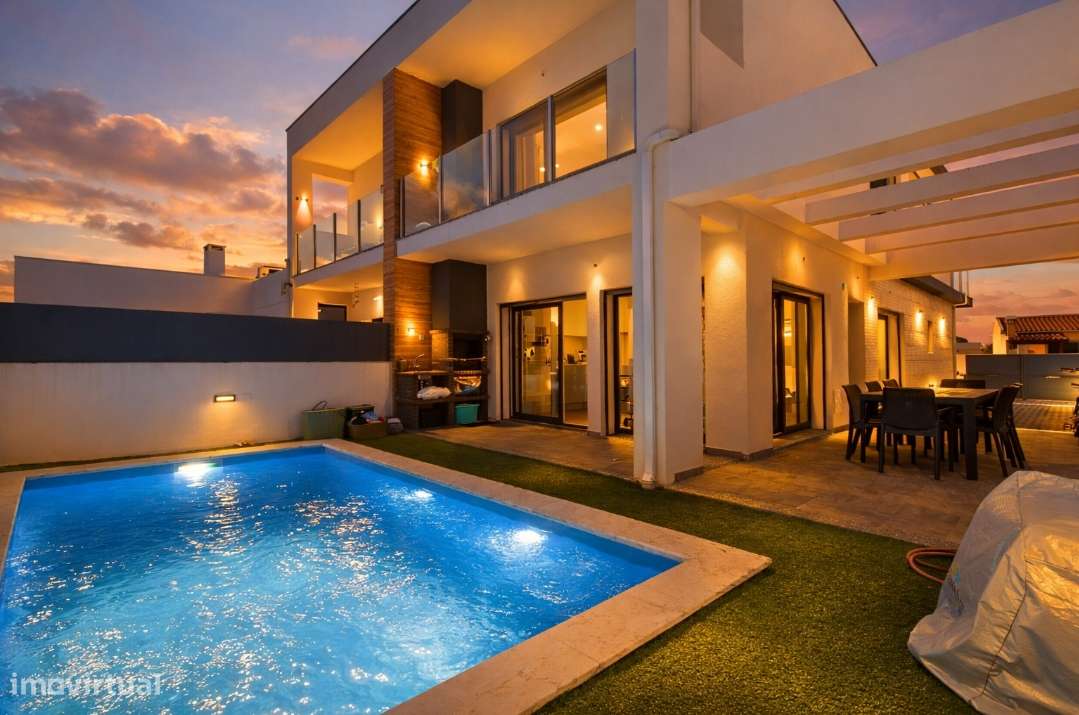 Moradia geminada T4 com 2 Suítes e Piscina - Grande imagem: 3/55