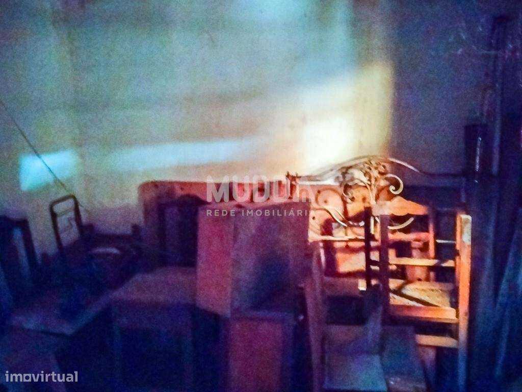 Ruína para recuperar com terreno de 1.050 m2 poço e árvores de fruto A-9