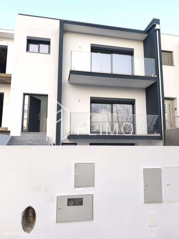 Moradia T3 geminada Nova-7