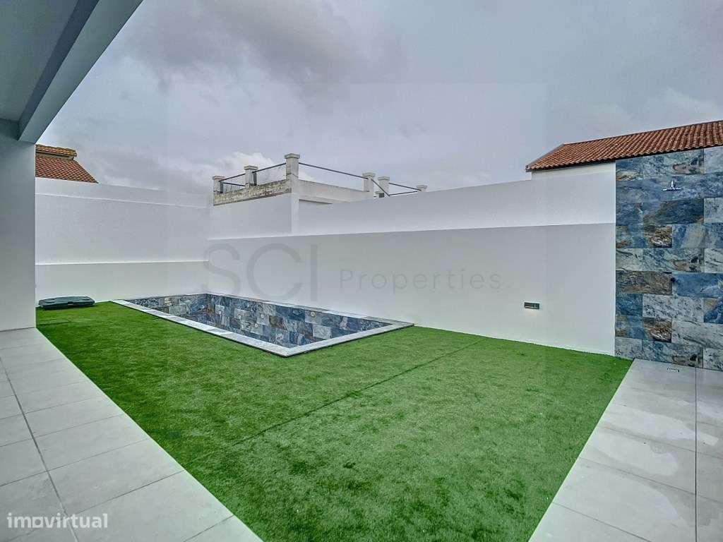 Moradia Térrea independente T3+1 com piscina em Fernão Ferro-23