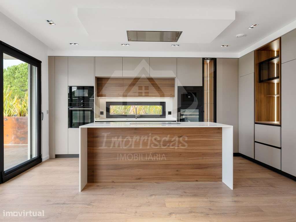 Moradia T4 com piscina e vista panorâmica em São João da Talha-6