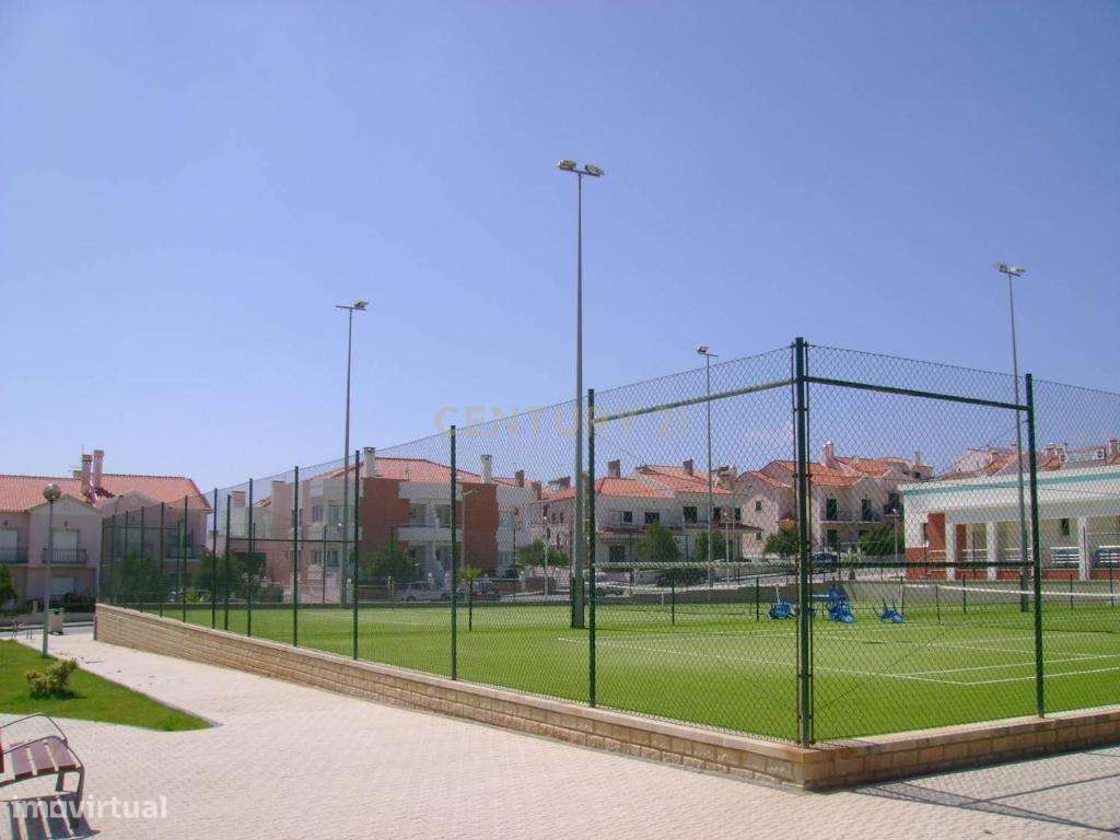 Moradia T4 na Praia da Areia Branca para Investimento ou Habitação Pró-4