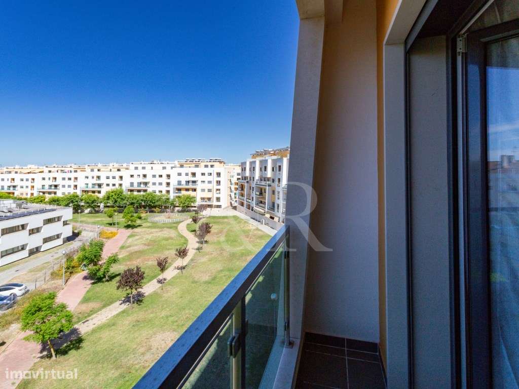 Apartamento T4 duplex com terraço e garagem no Montijo-41