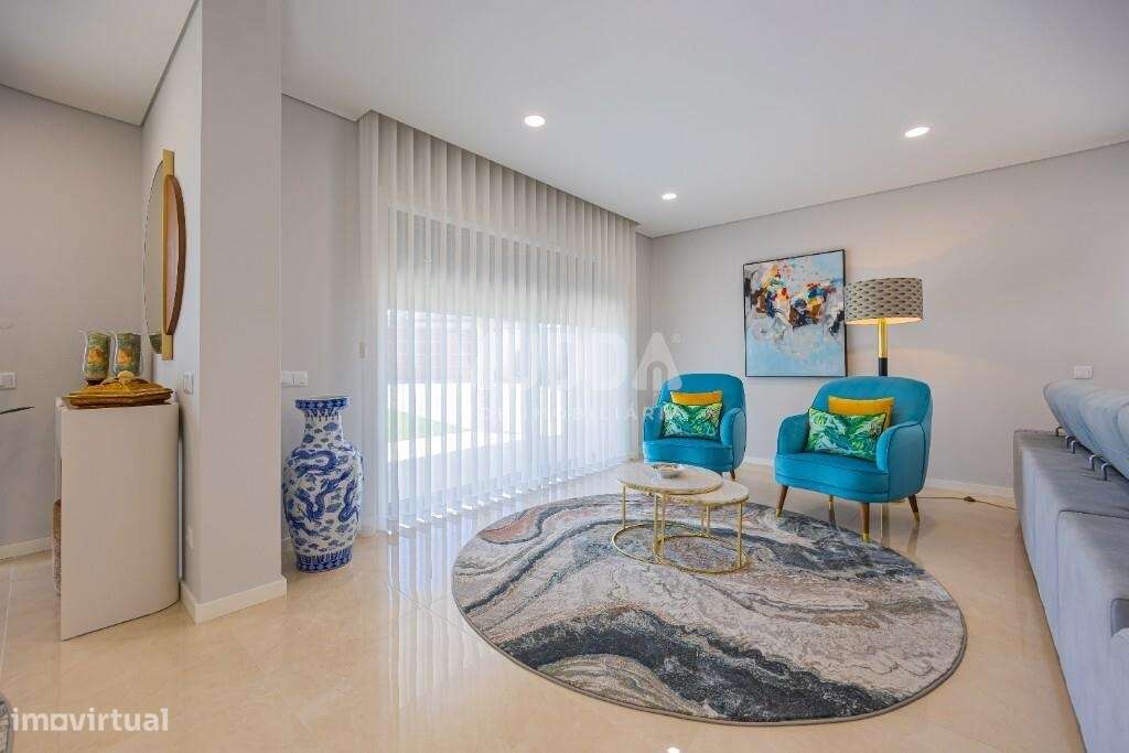 Moradia térrea isolada no centro de Santa Maria da Feira - Grande imagem: 4/40