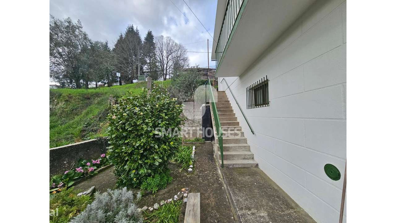 Moradia T3+1 em Avô c/ terreno-31