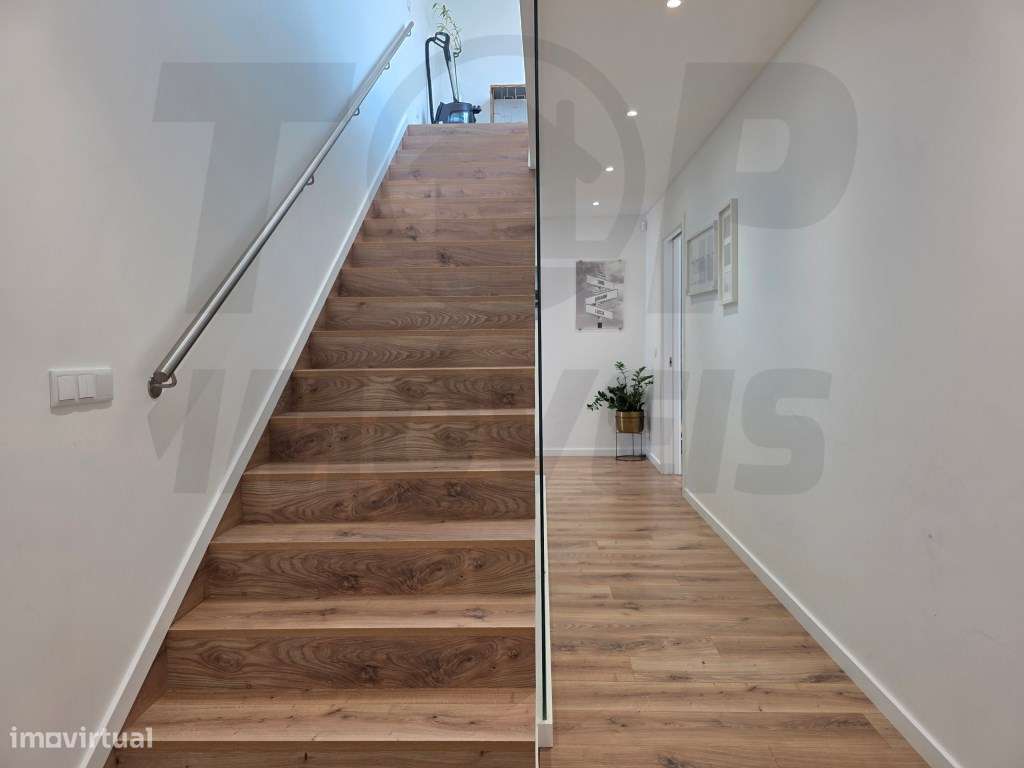 Moradia de Luxo V6 com Piscina, Terraço e Acabamentos de Alta Quali...-26