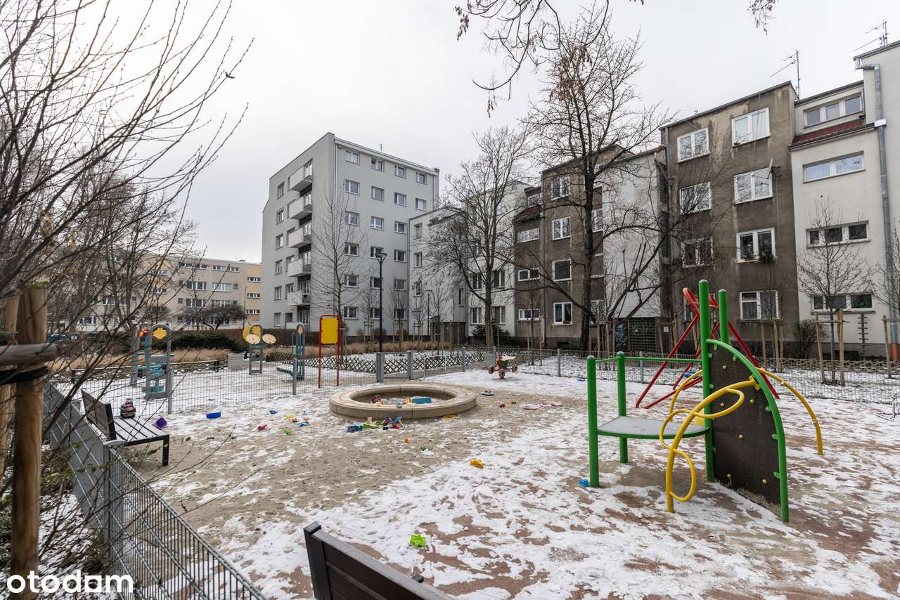 W Rynku/ 37,5 m2/ Loggia / Duża Piwnica/ Opcja 3 Pokoi / Zadbany Blok-17