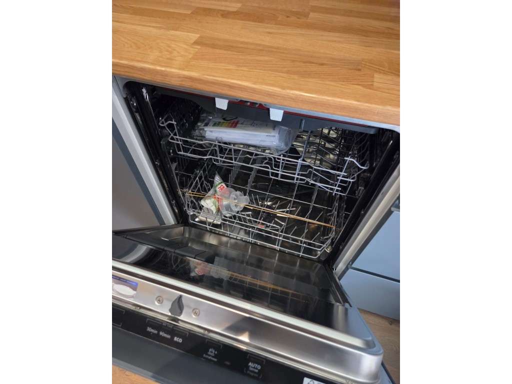 Apartamento Elegante e Contemporâneo no Centro de Algés-52