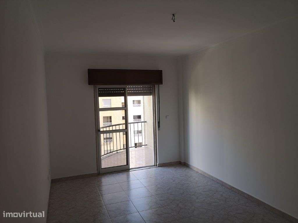 Apartamento T2 em Mem Martins - Grande imagem: 5/15
