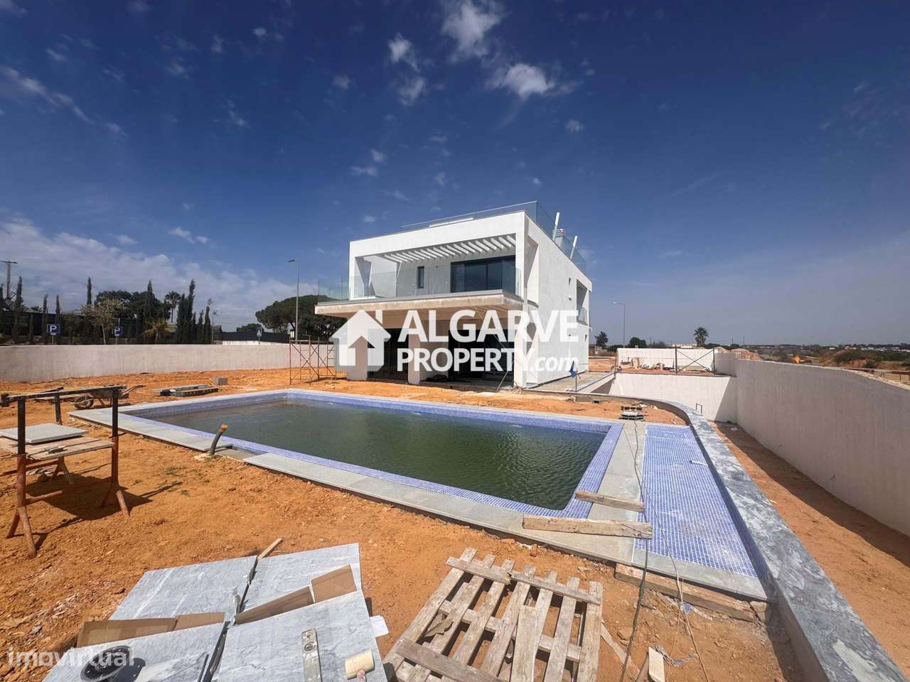 Moradia de Luxo T4 com Piscina e Vista Mar na Guia, Algarve-24