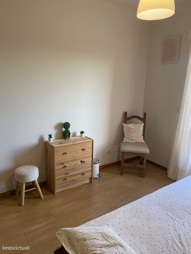 Quarto em condomínio privado com piscina Excelente localização - Grande imagem: 4/13