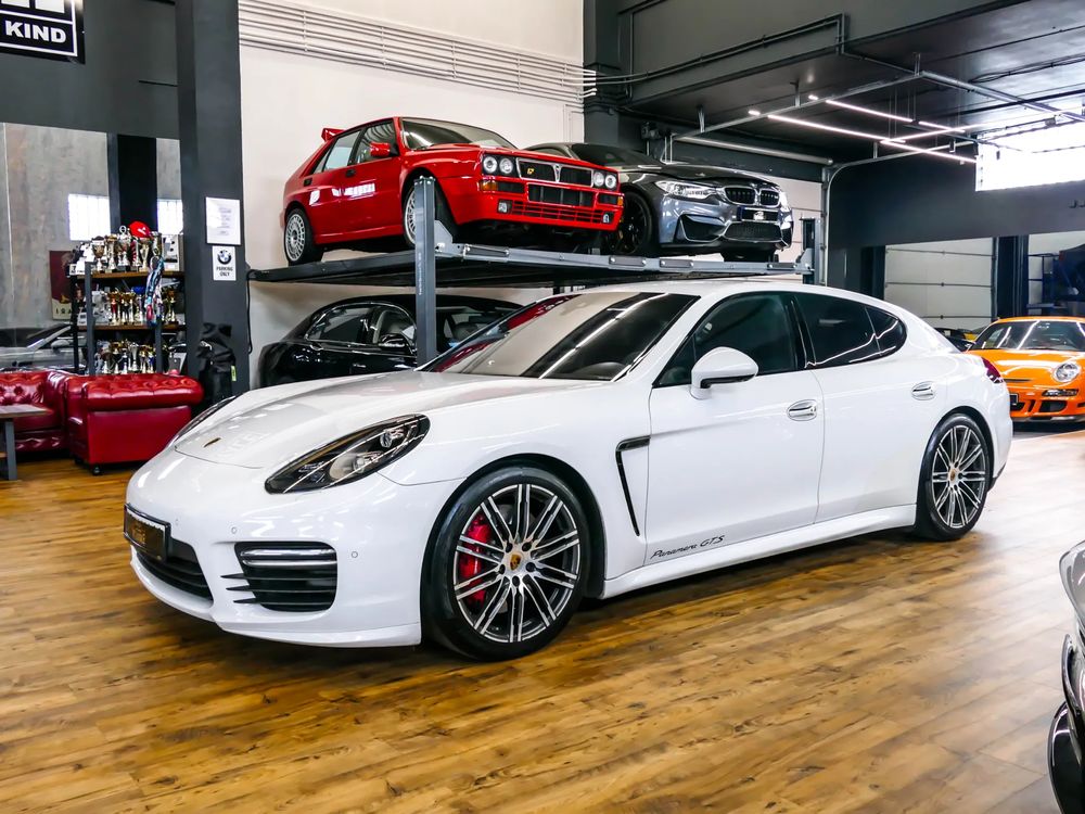 Porsche Panamera GTS 2015