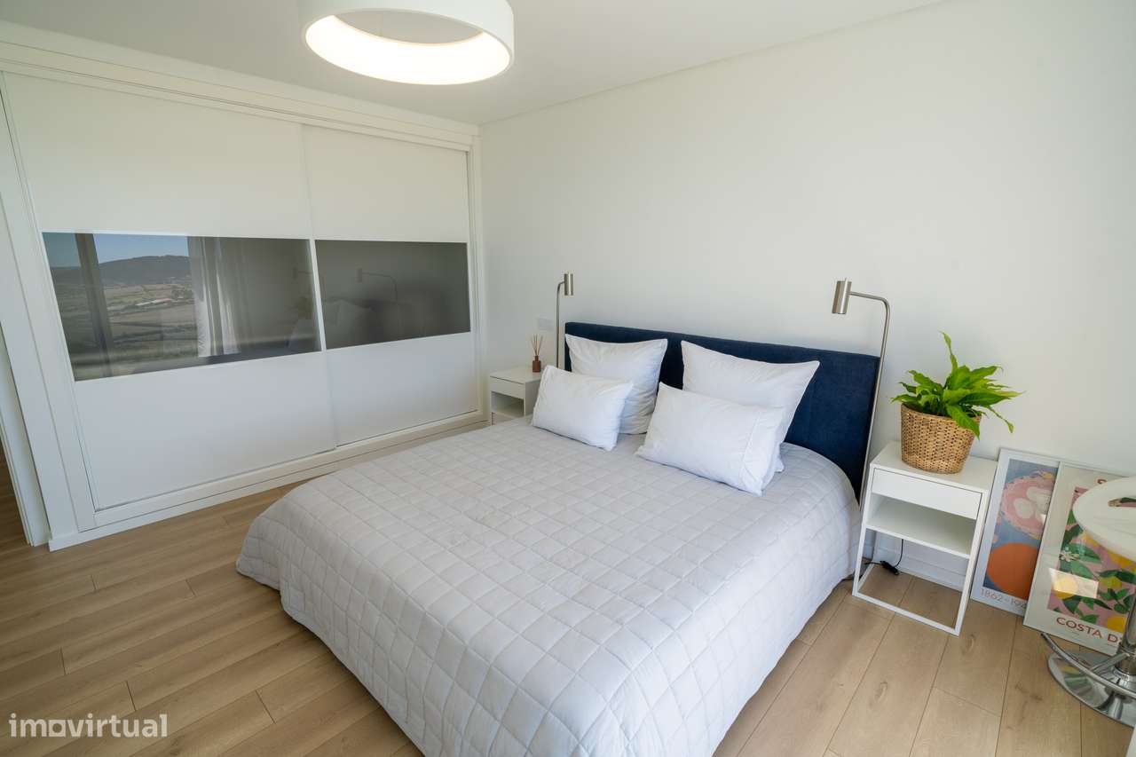 Moradia independente à venda na Estrada Velha da Avessada, 2665-15