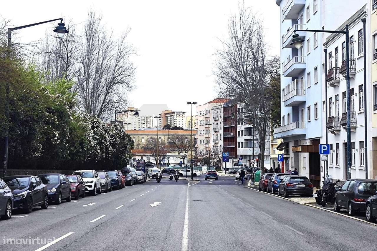 Loja na Rua Marquês Sá da Bandeira Área bruta: 43 m2-5
