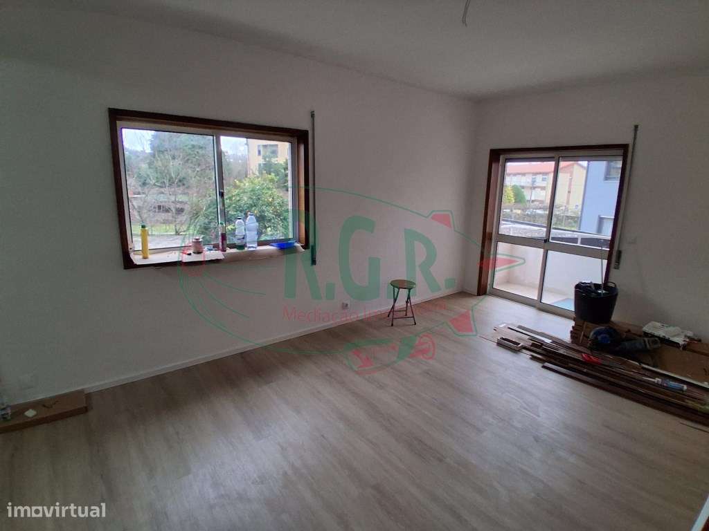 T2 Próximo ao Metro da Campainha/ Estação de Comboio-17