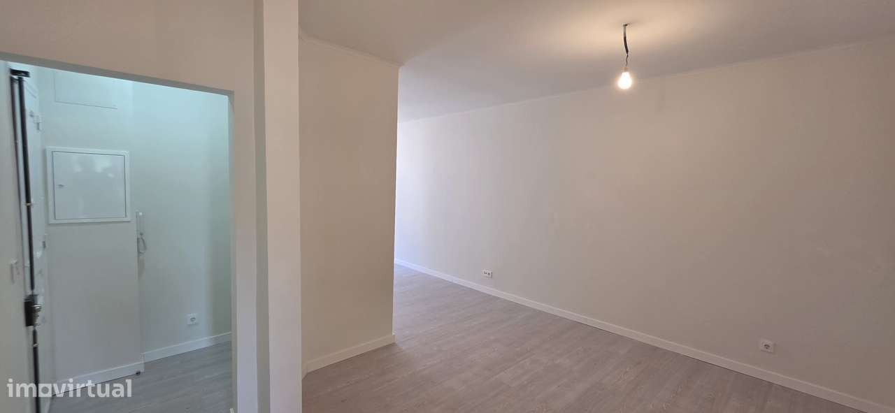 Apartamento T2 Remodelado em Lisboa - Oportunidade Imperdível!-14