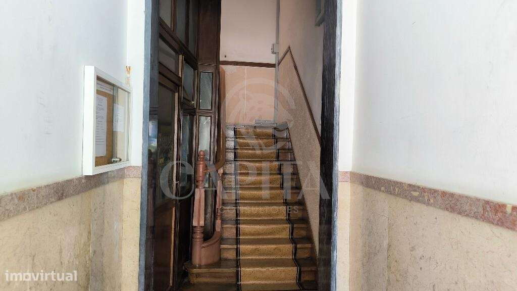 Apartamento T4 nas Mercês-35