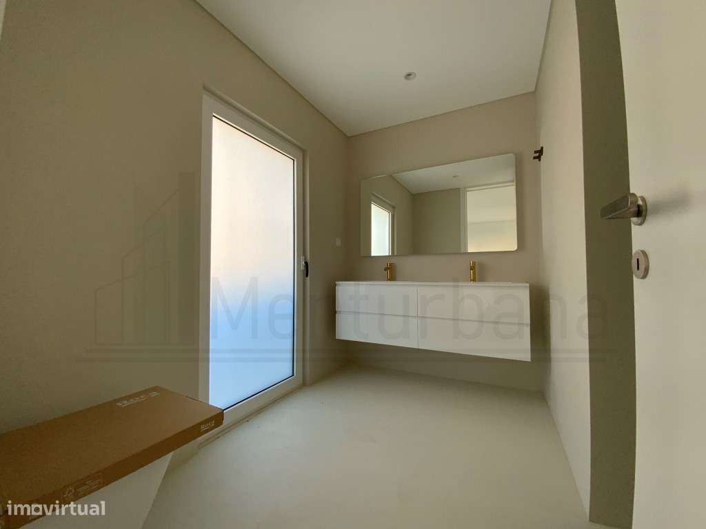 MORADIA T4 EM CONDOMÍNIO COM PISCINA - ESTORIL-19