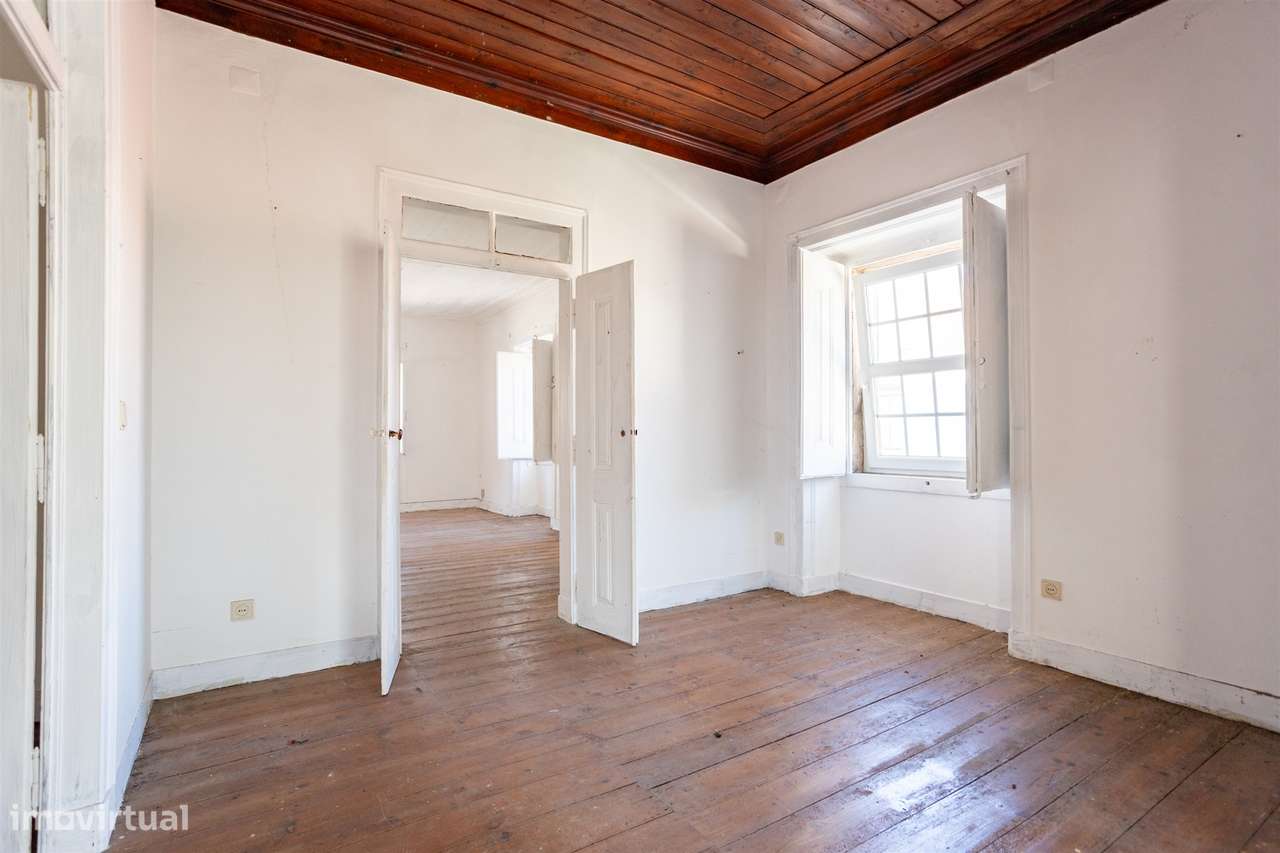 Moradia histórica T6 com piscina e anexo – centro de Salvaterra de Mag-15