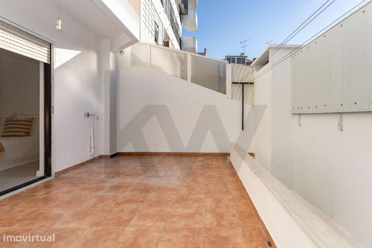 Apartamento T2 na Rua da Liberdade em Almada-28