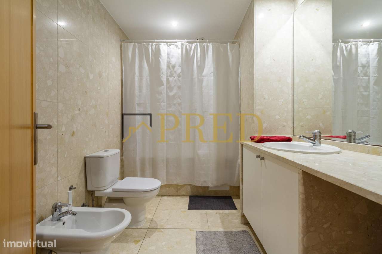 Apartamento T5, inserido no condomínio fechado 'Edifício Plaza'-31