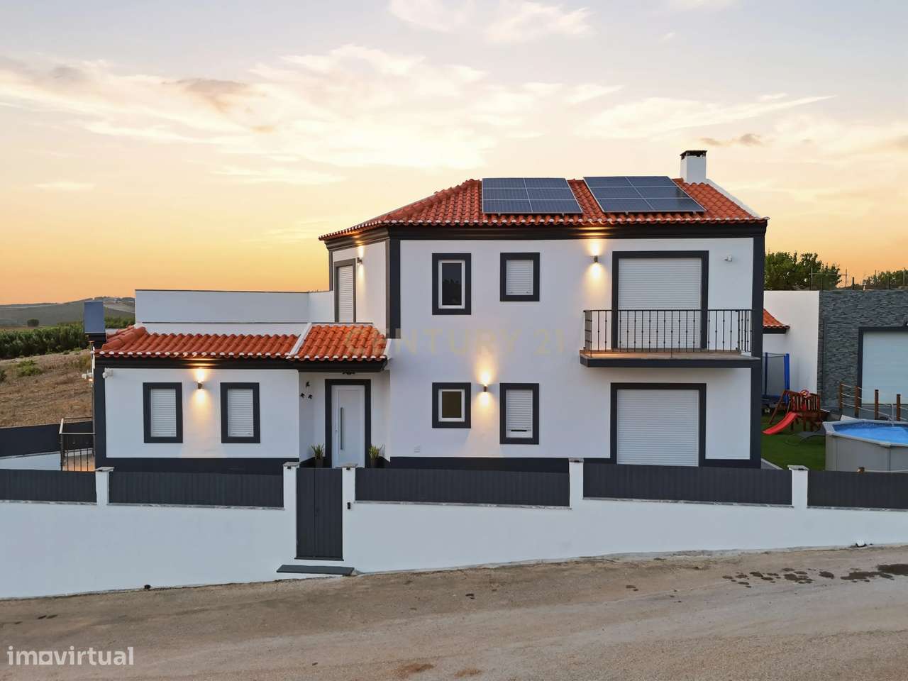Moradia T3+1 Totalmente Remodelada  em 2026 com Piscina, Painéis Solar-38