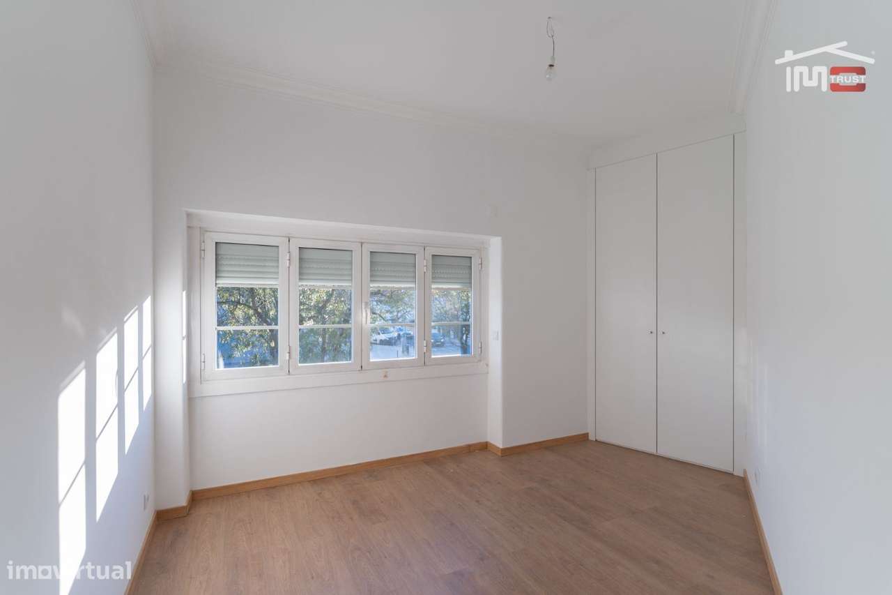 OPORTUNIDADE INVESTIMENTO - APARTAMENTO T4 CONVERTIDO EM T5 COM TER...-14