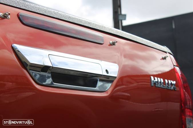 Toyota Hilux 2.4 D-4D 4WD Premium Edition - 18