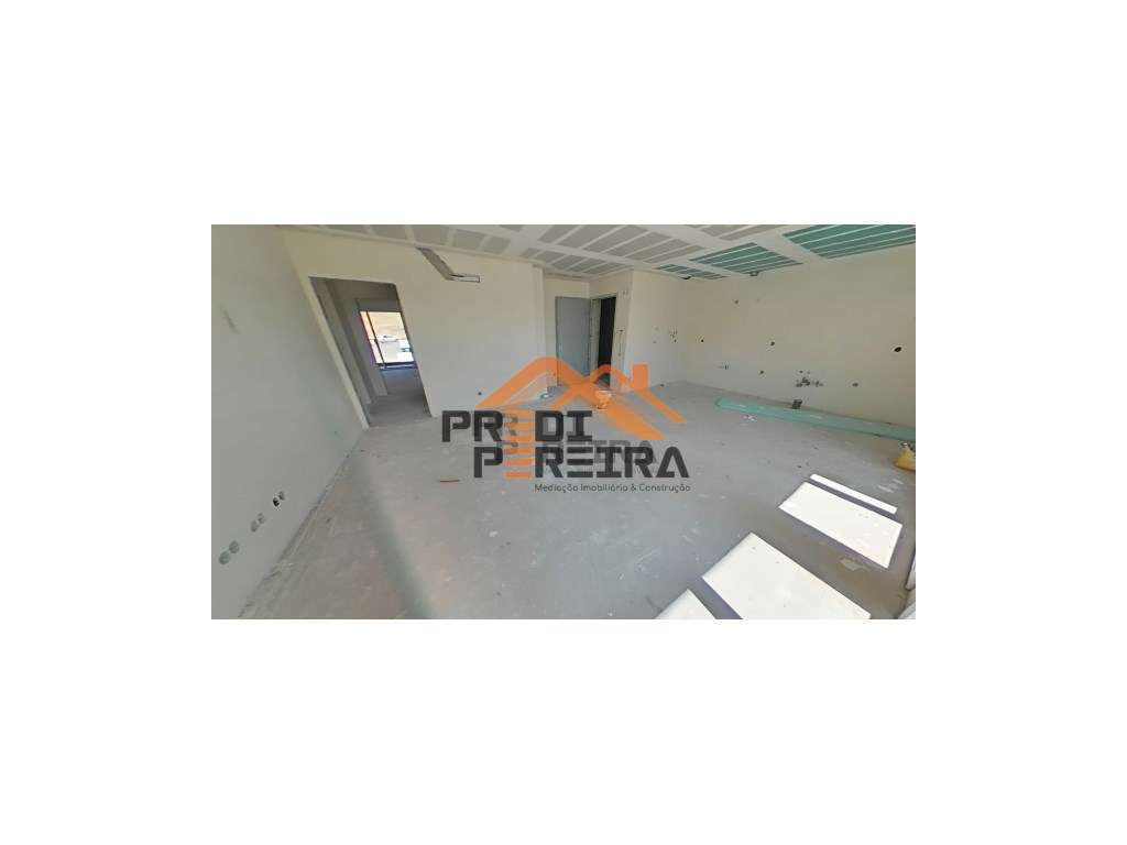 Apartamento T3, localizado em Santo António dos Cavaleiros. - Grande imagem: 5/22